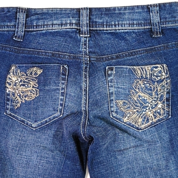 L.E.I. ♡ Dark Distressed "Ashley Trouble" Embroidered|Embellished Bling Jeans 3R - Picture 16 of 17